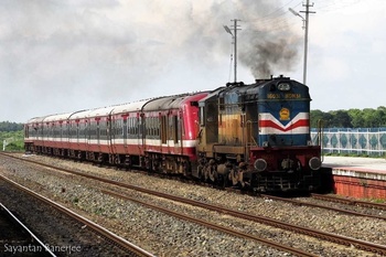 Gonda WDM-3A#16031 attached as a rescue hauler of Dinhata-Malda Town DEMU Passenger. (Sayantan Banerjee)