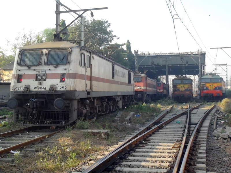 Loco parade at Vidyavihar - GZB WAP-7# 30252, ET WAP-4# 22967, HWH WAP-4# 22327, KYN WCAM-3# 21951 and KYN WCAG-1# 21977 (Arzan 