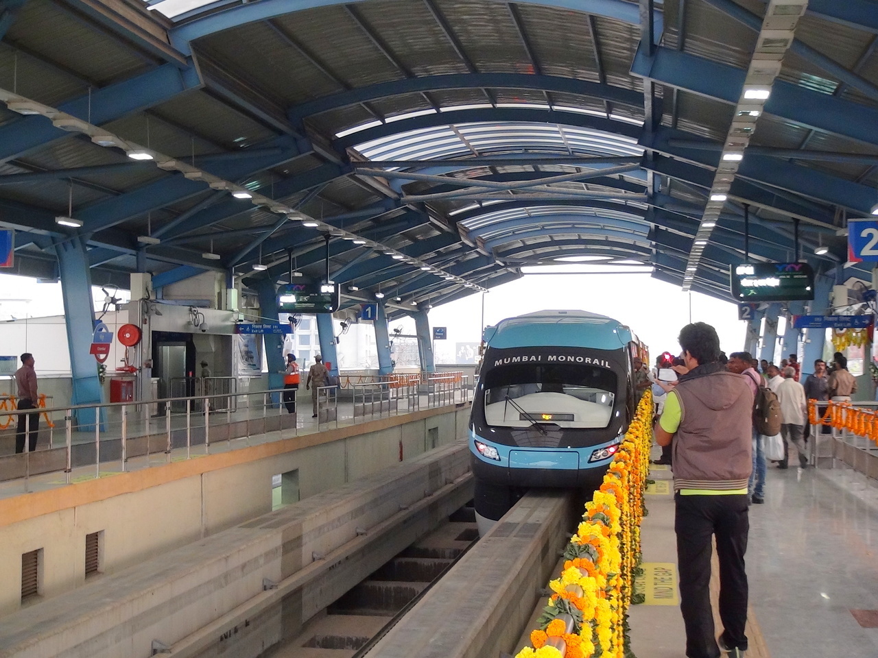 This was the first train to leave Wadala depot. I did a journey from Bhakti Park to Chembur for just Rs.9. In next 5mins, it dep