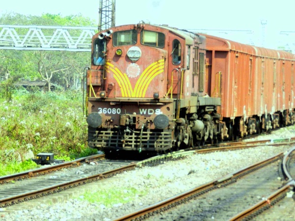 New Guwahat shed's WDS6 36080 shunting at New Bongaigaon (Santulan Mahanta)