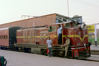 Dabhoi Jn., crew pose with ZDM-5 501