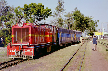 Naupada Jn. ZDM-5 532 returns 2 coaches before return to Gunupur