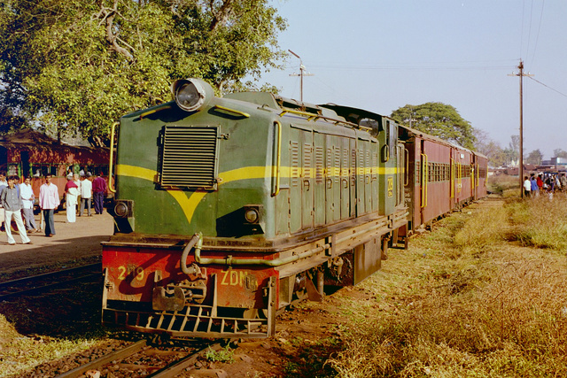 Abhanpur Jn., ZDM-4 209 on Rajim working