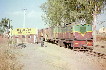 Mandla Fort. ZDM-3A 194 ready to return to Nainpur Jn.