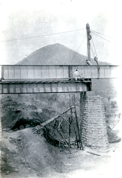 Unidentified Bridges 084