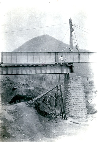 Unidentified Bridges 084