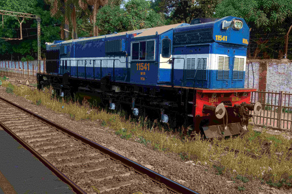 Freshly Painted VTA WDM-3D 11541 Resting under sunlight at Parel Siding. (Maneet Singh)