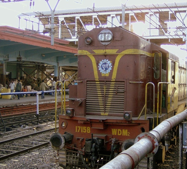 Pune WDM-2 # 17158 at Pune Jn