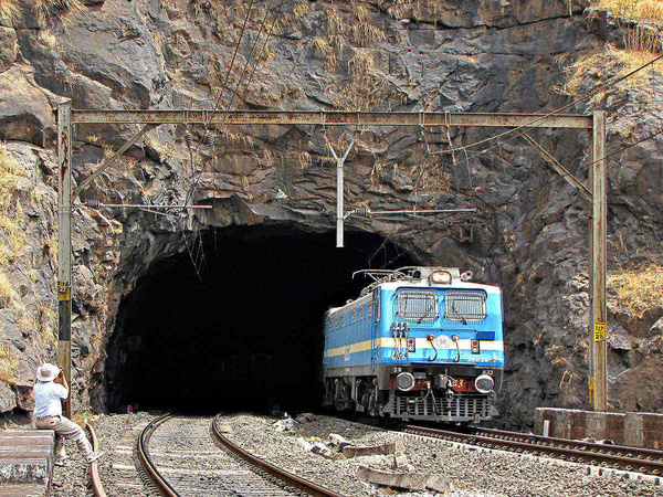 F635_WAG7_28629_OutOftunnel_Bhorghat0796
