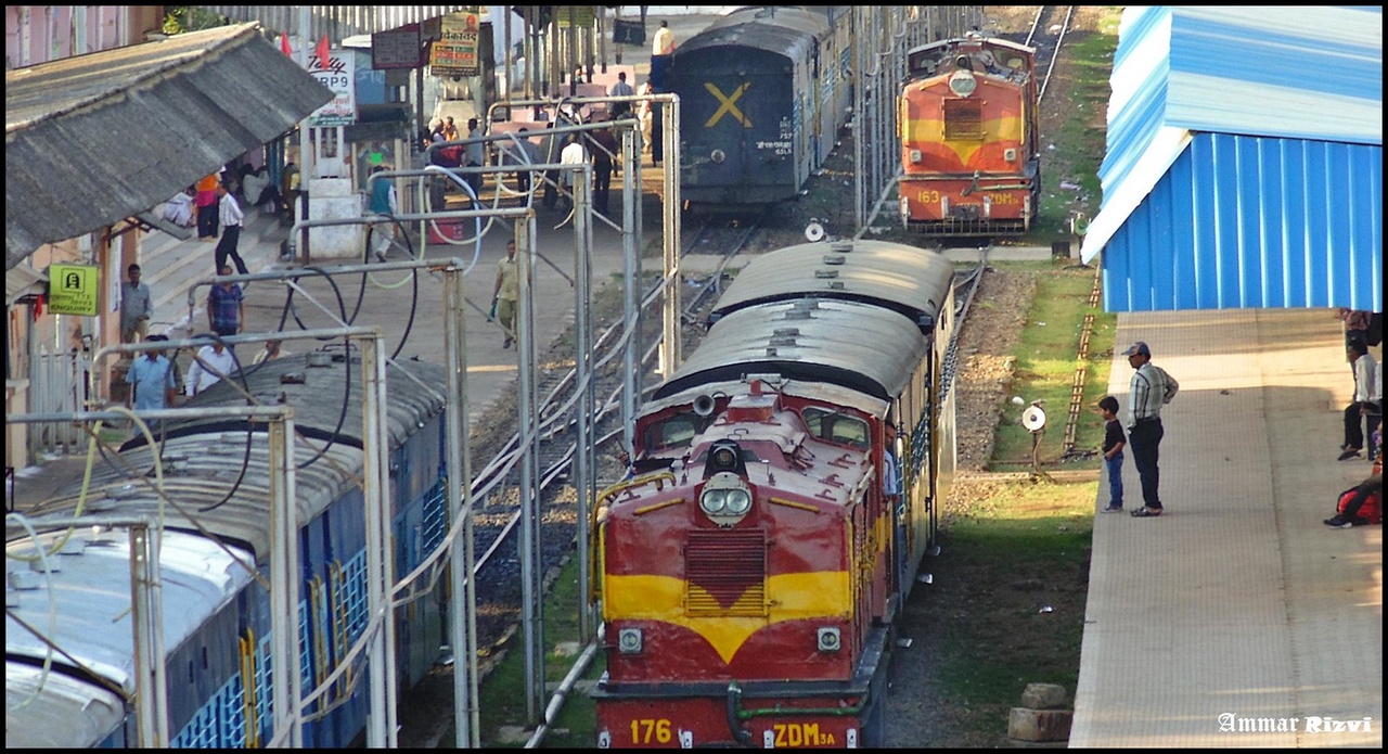 Train No 58864 / Jabalpur Balaghat NG Passenger Arrived at Balaghat Junction with ZDM 3A # 176 while another ZDM 3A # 163 helpin