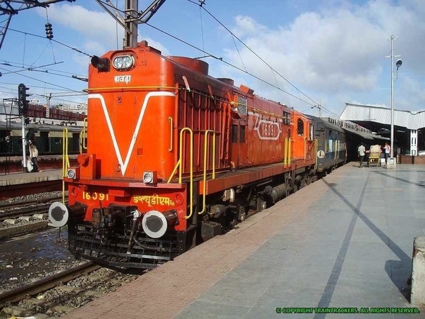WDM3A-HWH-16091 --- Day of vibrant colours in nature & machines !!!! A freshly re-painted WDM3A of Howrah DLS was all set to