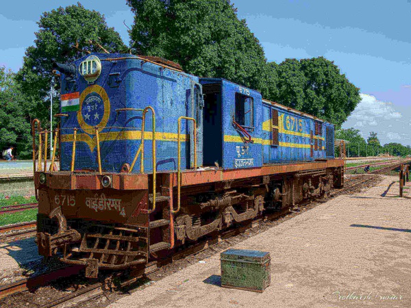 Ex-Narkatiaganj YDM4 6715 now homed at Izatnagar detaches itself from 52252 Mailani Bahraich passenger at Bahraich (September 20