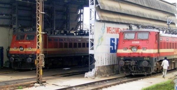 ED WAP4s at BBQS - Notice the subtle difference in markings _BBQS 2005-11-20_.jpg
