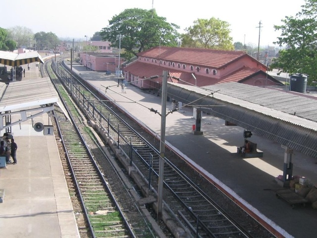 purulia station from over bridge - adra end.jpg