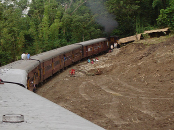 Jackknifed by two opposing gradients at the landslide