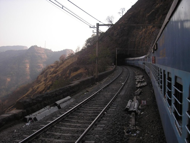 bhor-tunnel4.jpg