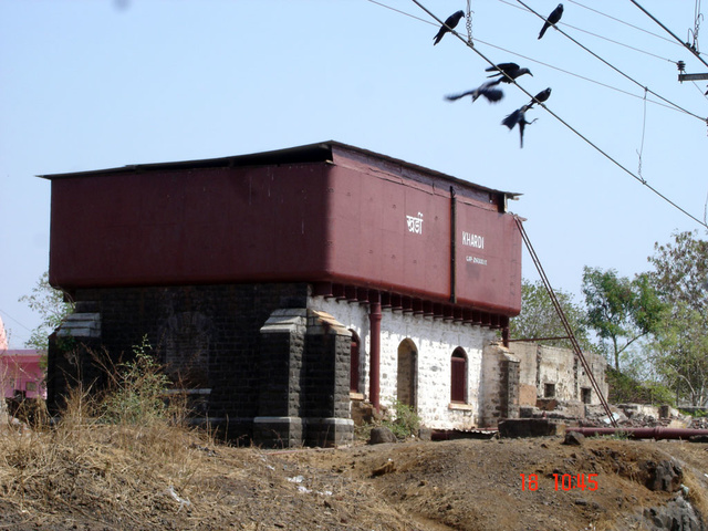 An-Old-Water-tanker-at-Khar.jpg