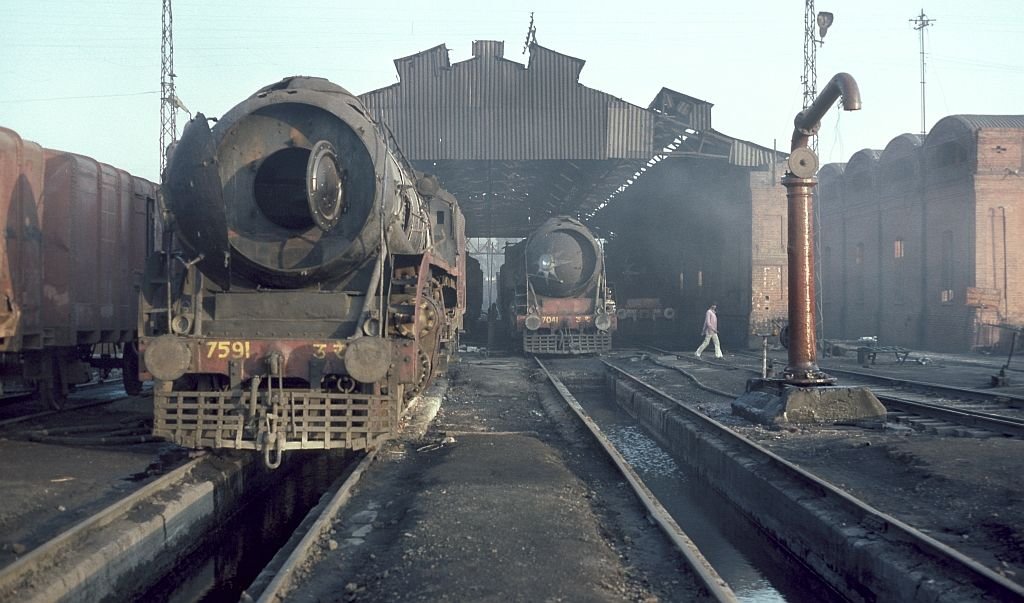 A view of the running shed at Saharanpur with WP #7591 and WP #7041 to the fore on 17 February 1992. By Roger Morris - Buriton W