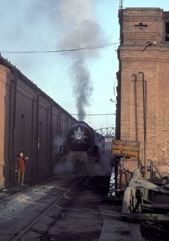 WP #7615 passes between the heavy repair shops on the left and the running shed on the right at Saharanpur on 17 February 1992.