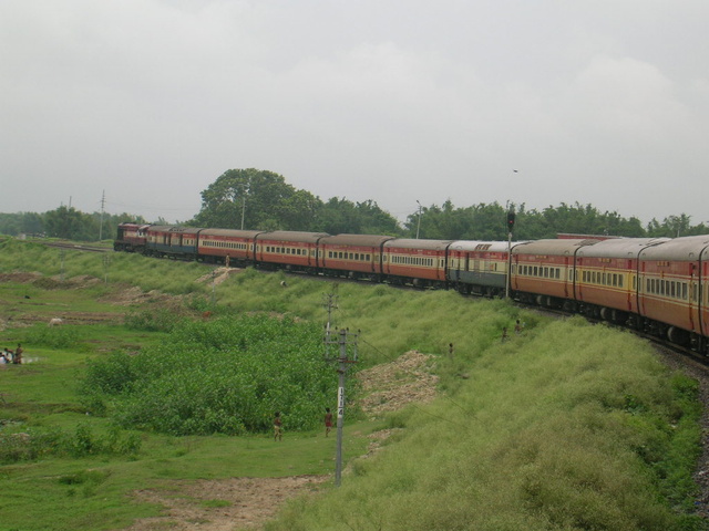 2436_dibrugarh_rajdhani.JPG
