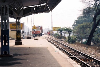 Kachhala bridge-end of plattform n entry to bridge.jpg