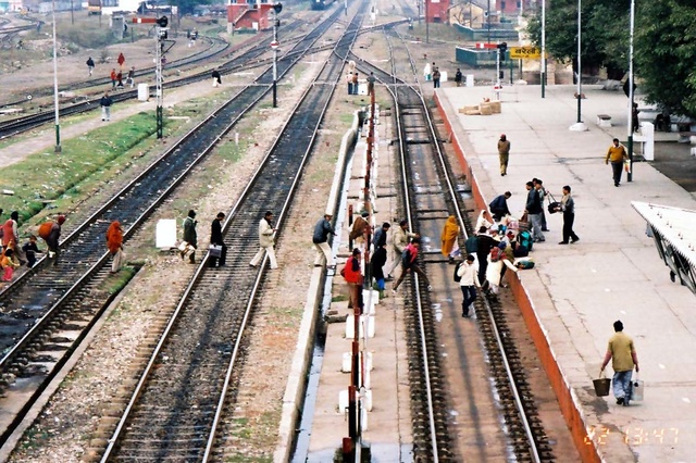 RPF looks on as travellers cross tracks.jpg