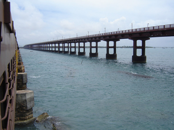 The elegant Indira Gandhi Setu completed in 1988 dominates the much older rail viaduct