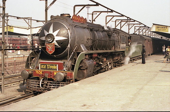 WP 7656 was one of the dedicated engines for hauling 79/80 Taj Express. Here seen at Agra Cantt. - Mick Pope(Jan. 17, 1980)