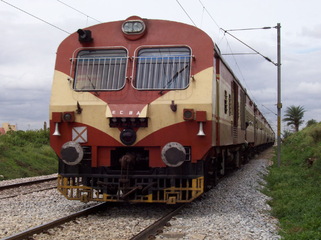 531SW DEMU passes by me towards Bangalore City from Bangarpet at Singayanpalya (Near the KJM loco shed) : Vibin Andrews