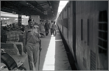 old-delhi-platform