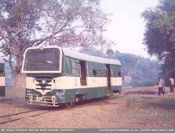 03_NG_Railcar_near_Santipur_002.jpg