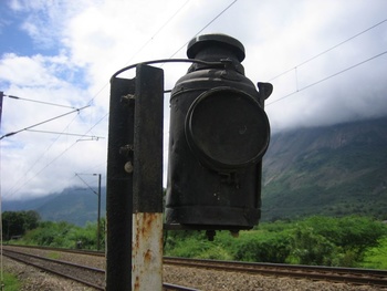 Railway_lamp_signal_old_version.jpg