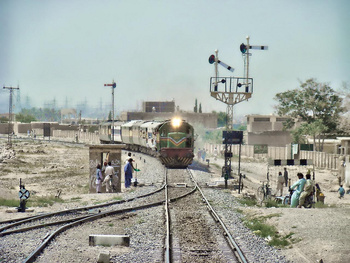 Bolan Mail arriving Sariab station