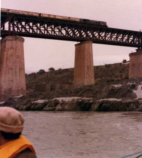 View of Attock Bridge in 1978. (Photo from offroadpakistan.com