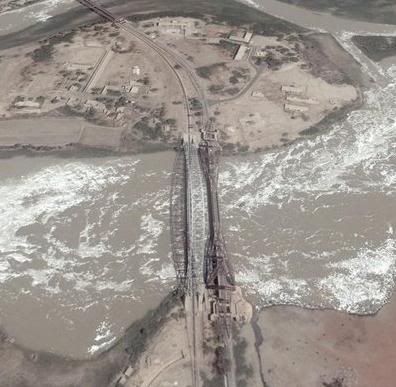 Aerial view of Lansdowne and Ayub bridges. Photo by M Bhatia, 2007.