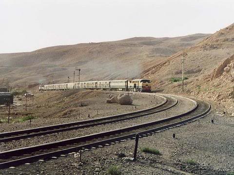 Another train on the Bolan Pass. Photo by Malcolm Peakman.
